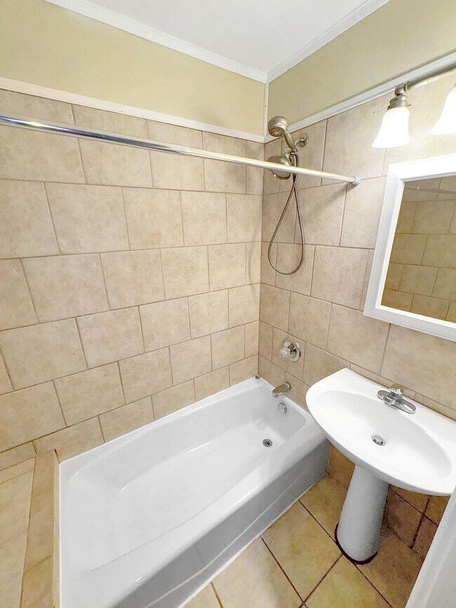 Foto del edificio - 6824 Hanna Lake Ave SE