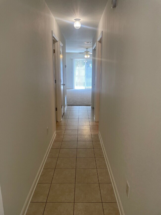 Foto del edificio - "Charming 2-Bed, 2-Bath Townhouse in Fort ...