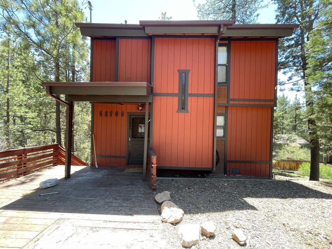 Primary Photo - 2 br, 1.5 bath House - 42709 Alta Vista Ave.