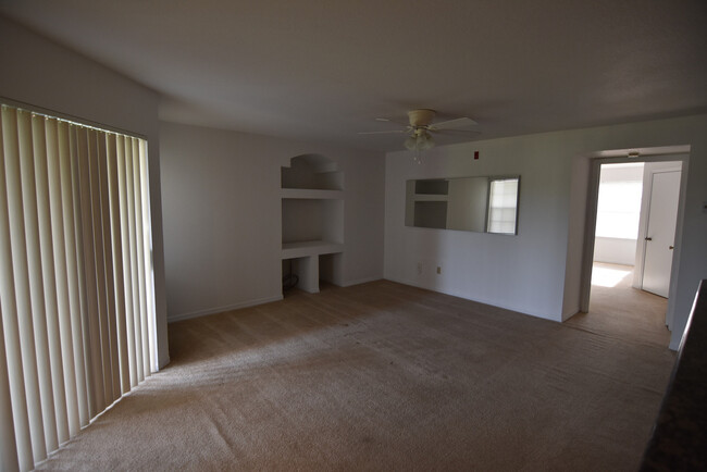 Building Photo - ORLANDO/Metro West: 2 bed/2 bath, 2nd Floo...