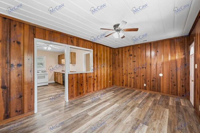 Building Photo - Move-In Special!  Beautiful 3/1 Home in Fo...