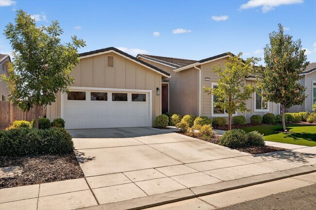 Building Photo - Charming 4BR House in Madera
