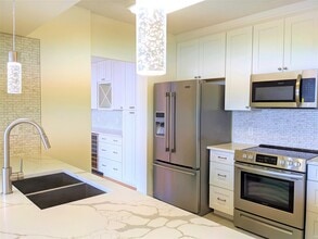 Building Photo - 5001 Woodway Dr