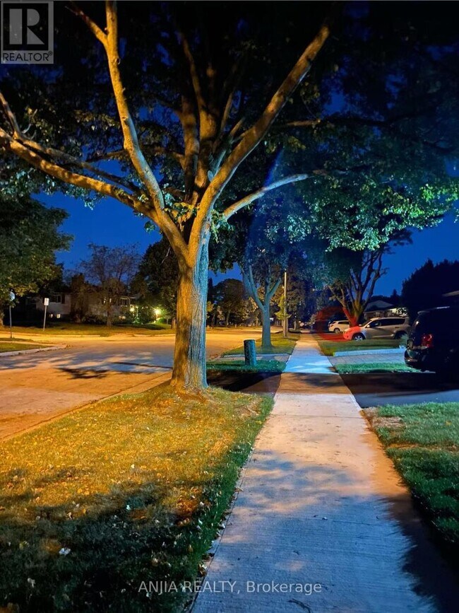 Building Photo - 17 Boundy Crescent