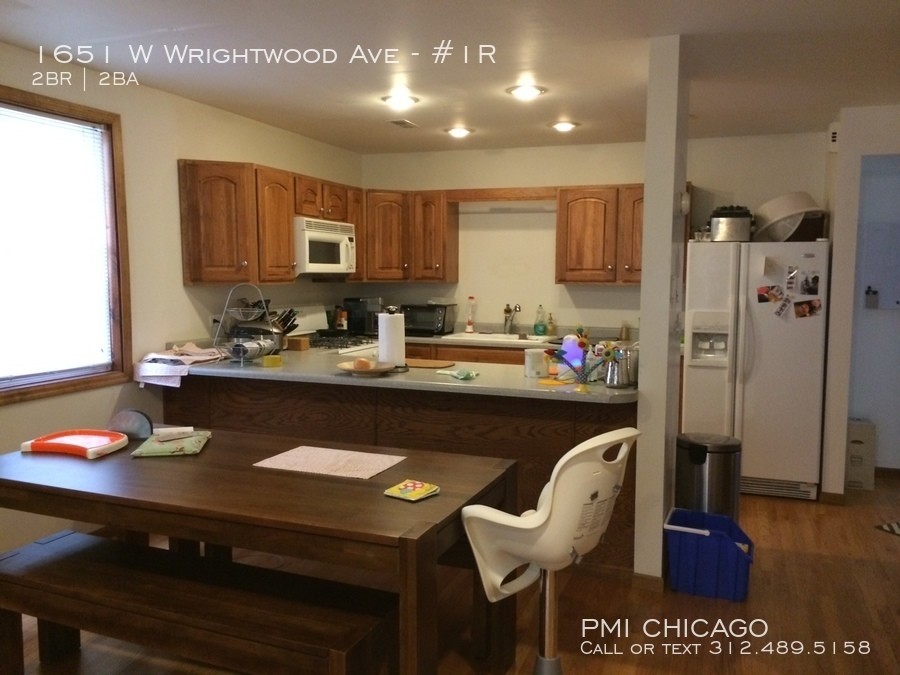 Primary Photo - GORGEOUS Lincoln park apt - 2full ba,2car,...