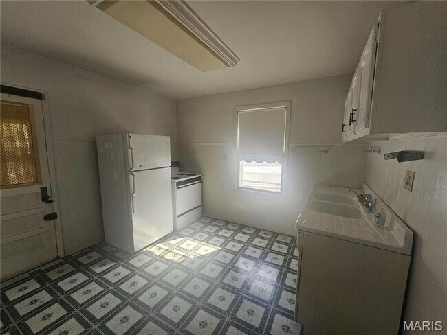 Foto del edificio - 8709 Alva Ave