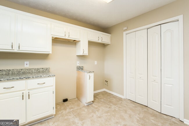 Building Photo - 308 Barr Cir