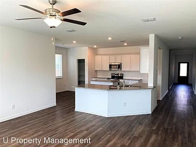 Foto del edificio - Beautiful 4-Bedroom Home with Open Floor Plan & Covered Patio