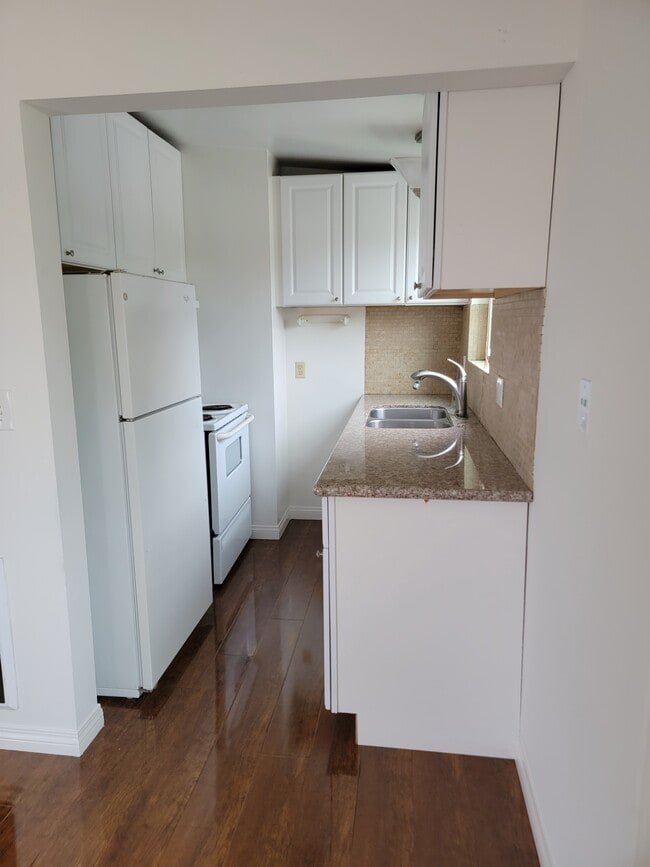 kitchen - 1013 Rosedale Ave