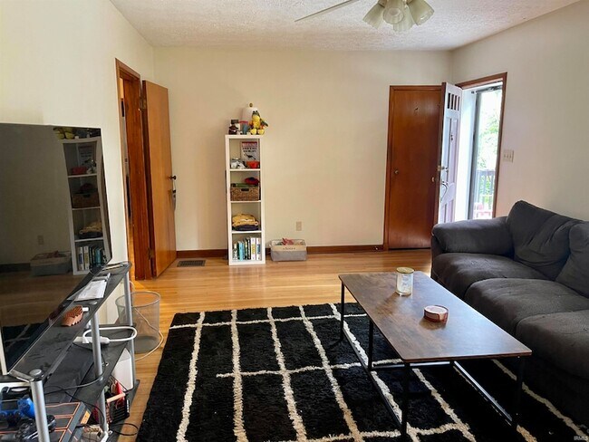Foto del edificio - 417 S Swain Ave