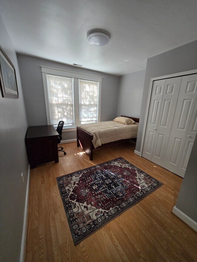 Foto del edificio - 411 Hobart Pl NW