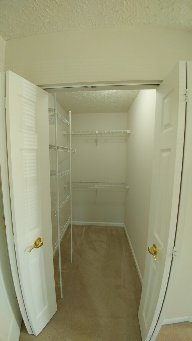 Building Photo - 5640 Wade Ct