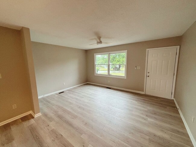 Building Photo - 106 Brown Cir