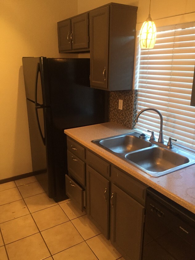 Foto principal - 630 W Redondo Dr
