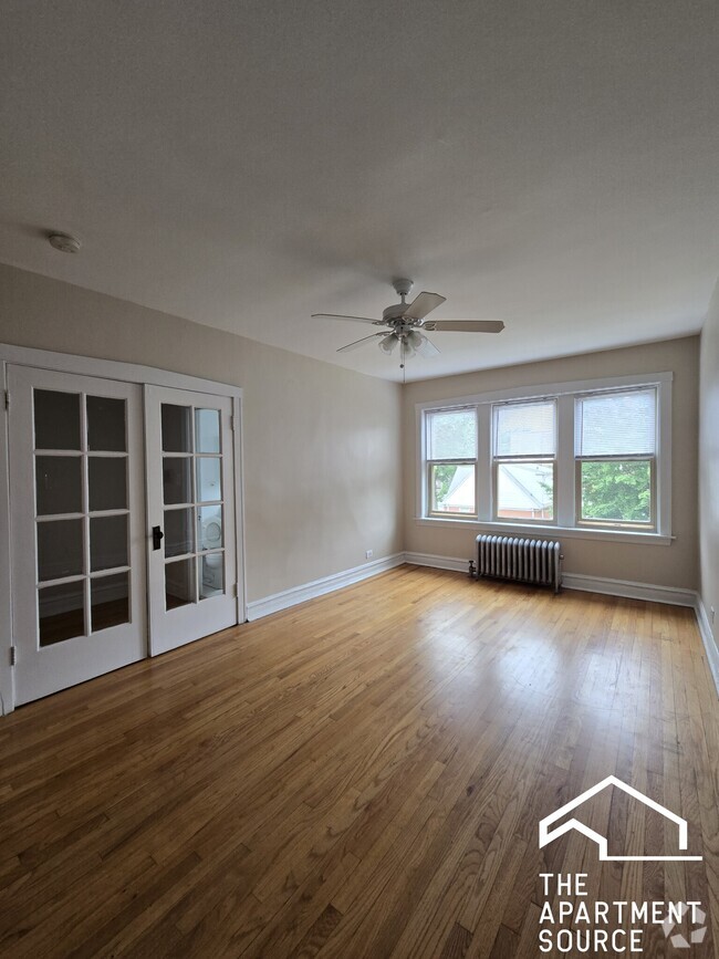 Building Photo - 4107 N Sacramento Ave
