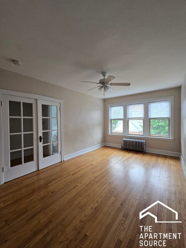 Primary Photo - 4107 N Sacramento Ave