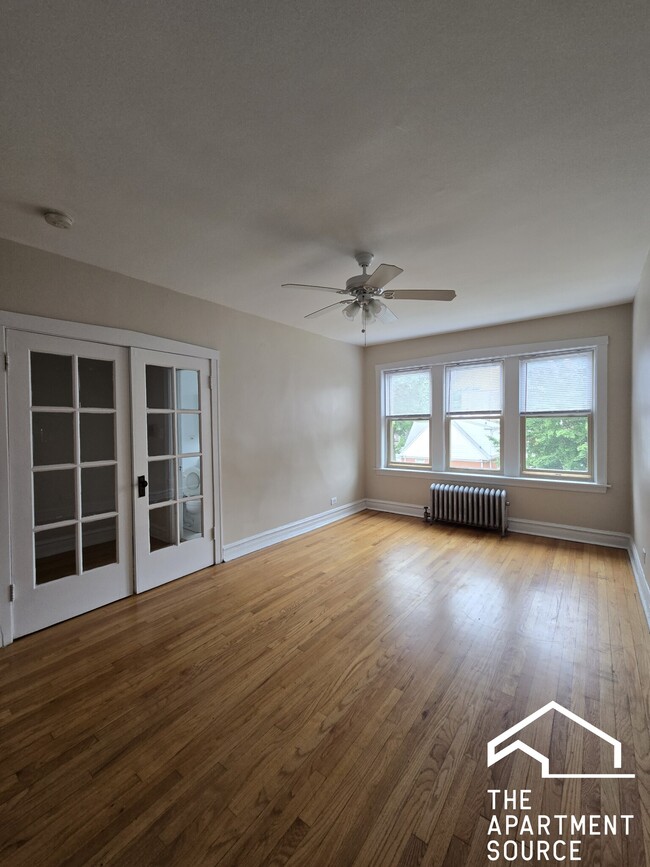 Building Photo - 4107 N Sacramento Ave