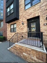Building Photo - 719 Monroe St