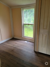Building Photo - 736 Point Dr