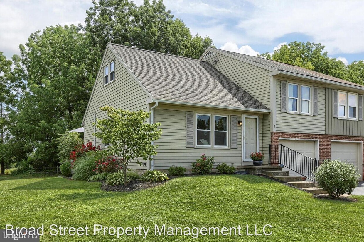Primary Photo - 3 br, 1.5 bath House - 5 Branstock Ct