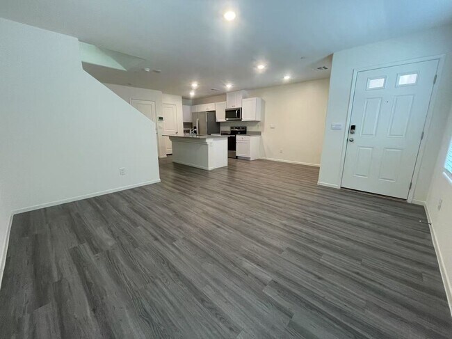 Building Photo - Modern 3-Bedroom Townhome in Prime West He...