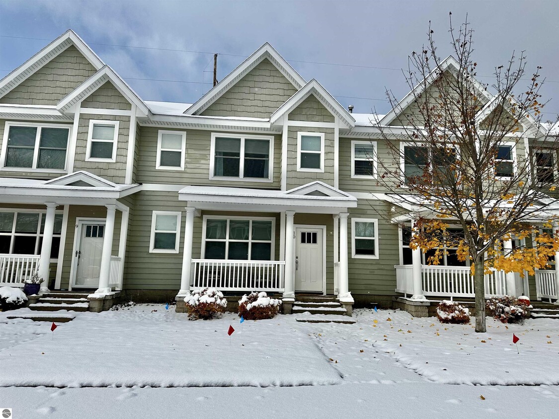 Primary Photo - 982 Lake Ridge Dr