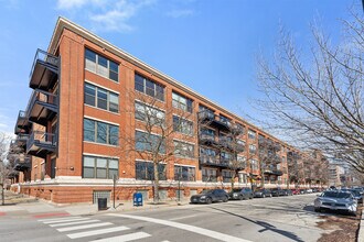 Building Photo - 1040 W Adams St