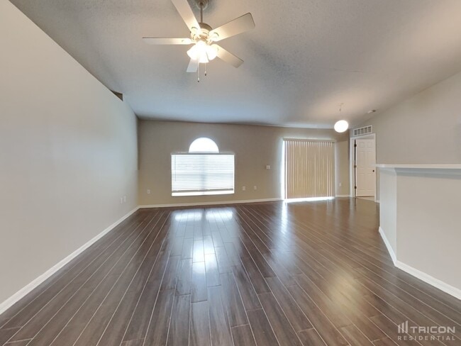 Building Photo - 5148 Jenson Ave