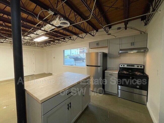 Foto del edificio - 541 E St Louis St