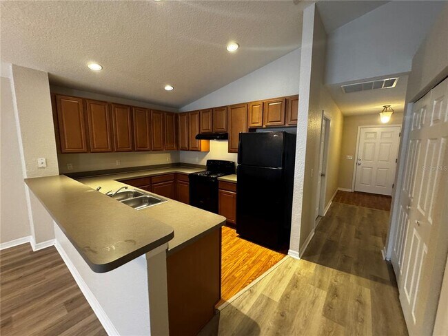 Foto del edificio - 12388 NE 48th Loop