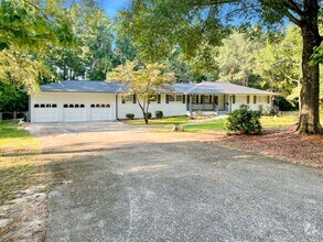 Building Photo - 4239 Pinetree Dr