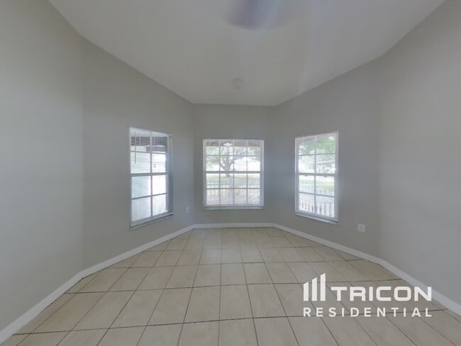 Foto del edificio - 4369 Montano Ave