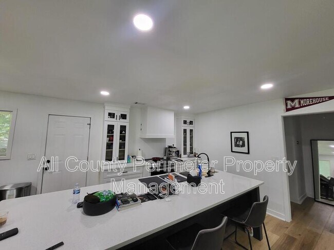 Foto del edificio - 2107 Pinehurst Dr