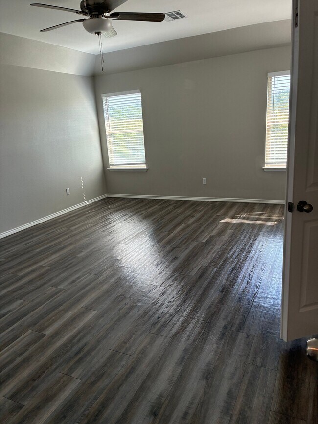 Building Photo - 3651 Sandy Brook Dr