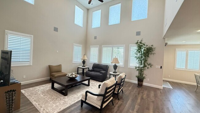 Foto del edificio - Beautiful Home for rent in Shannon Ranch in Visalia!