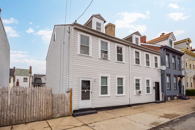 Building Photo - 2015 Jane St