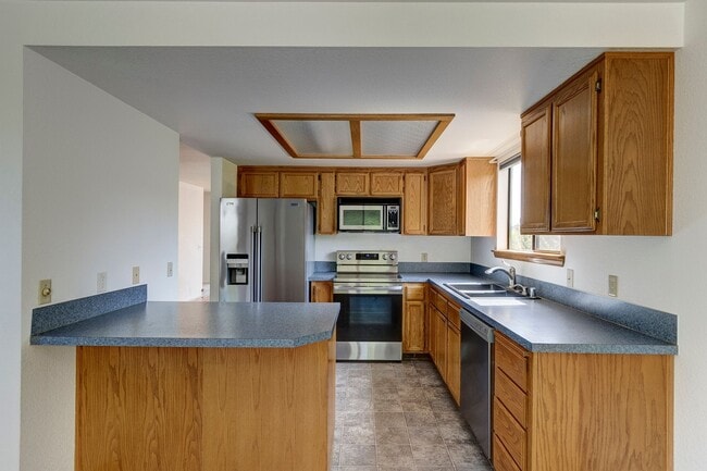 Building Photo - 3 Bedroom 2.5 Bath Waterview Townhome