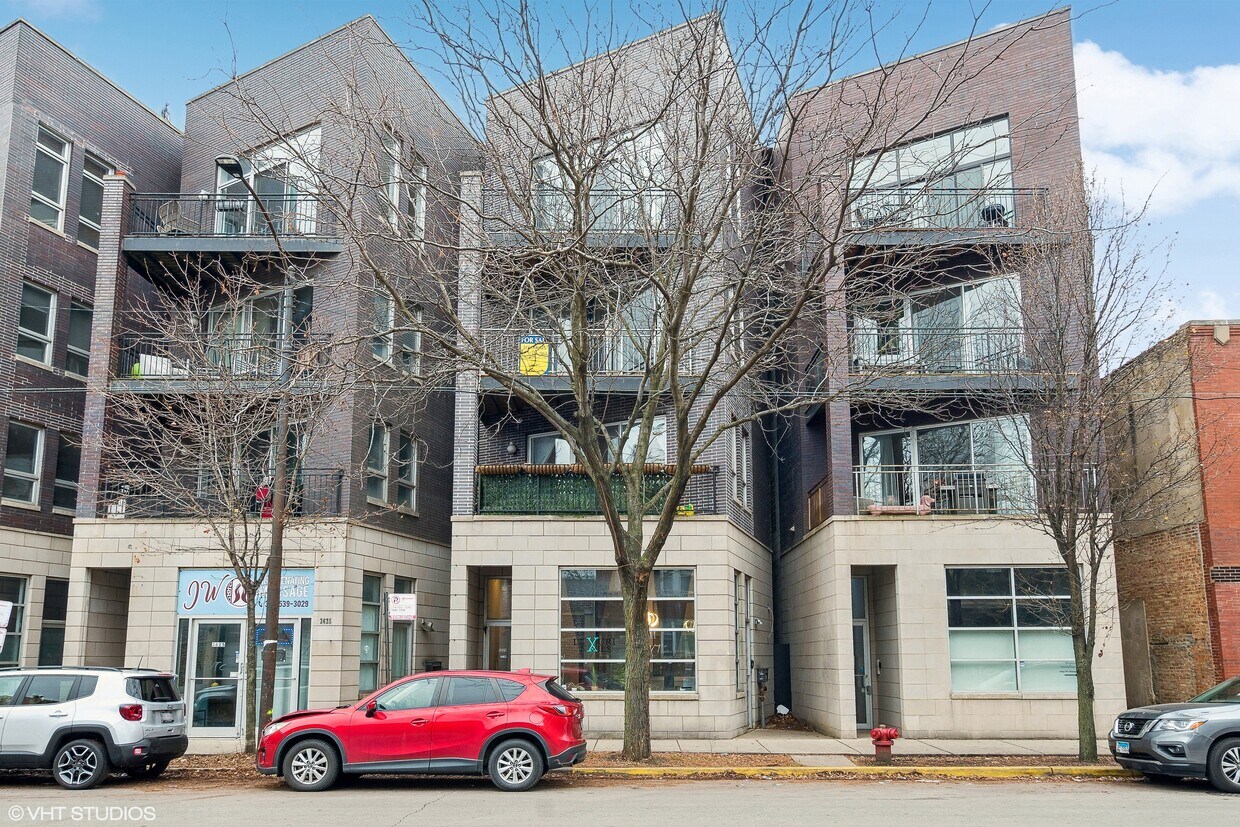Primary Photo - 2629 W Chicago Ave