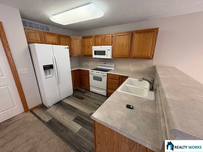 Foto del edificio - 3 bedroom townhome - SE Lincoln