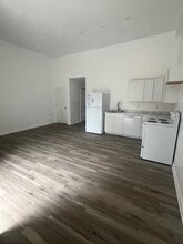 Building Photo - 403 Maple Ave