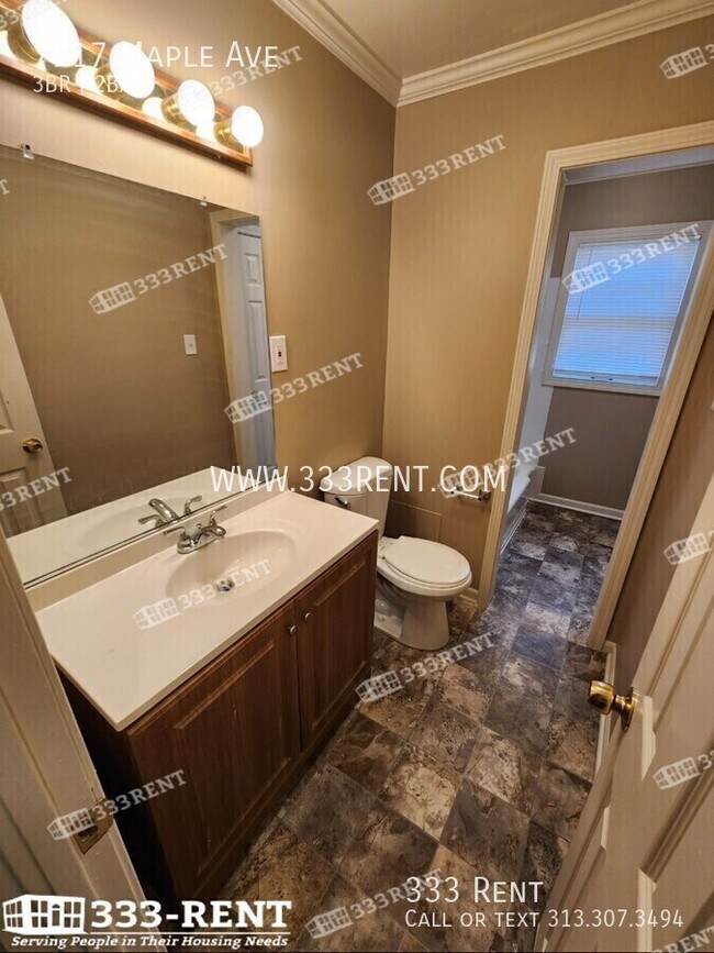 Foto del edificio - 7917 Maple Ave