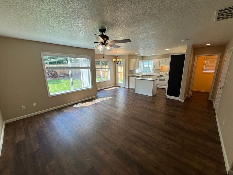 Foto principal - 3911 Pringle Creek Ct SE