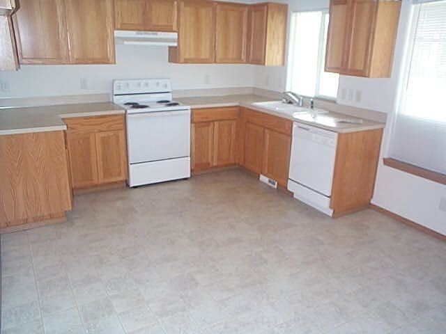 Foto del edificio - 751 NW Desert Pine St