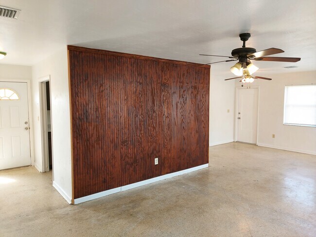 Building Photo - 971 Bianca Dr NE