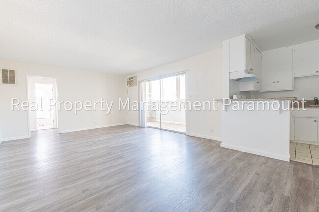 Foto del edificio - Beautiful One Bedroom Apartment in Miracle Mile