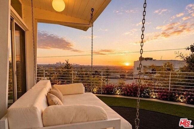 Foto del edificio - 8411 Hollywood Blvd