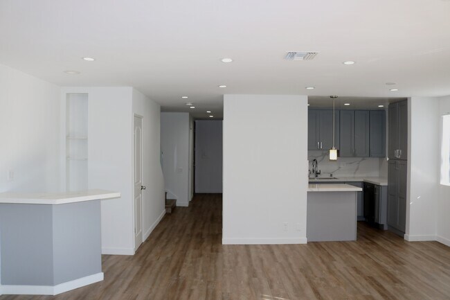 Building Photo - 921 10th St