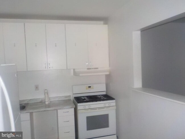 Building Photo - 569 N 58th St