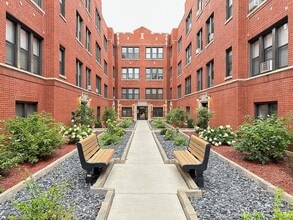 Building Photo - 3913 N Janssen Ave