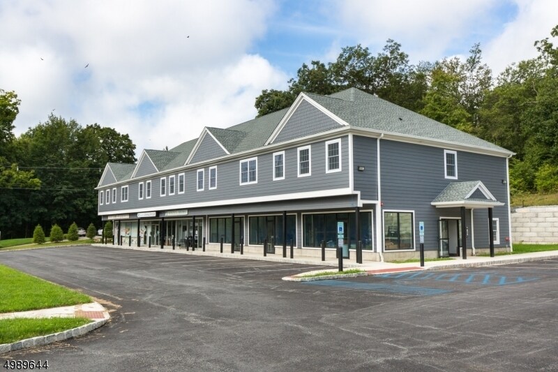 Foto principal - 5669 Berkshire Valley Rd